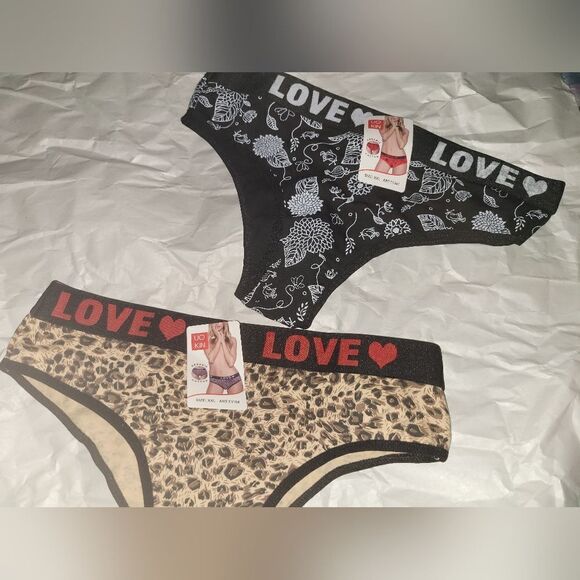 Surprise Panty bundle of 4 (mix and match) - Picture 4 of 16